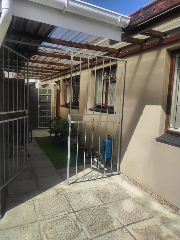 To Let 1 Bedroom Property for Rent in Heathfield Western Cape